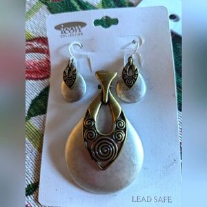 Icon Teardrop Earrings Pendant Set Brass